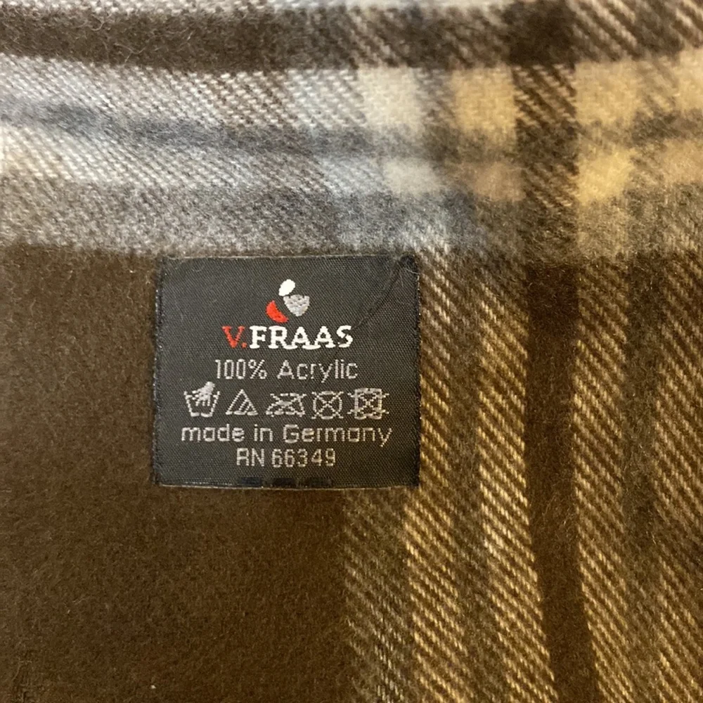 Men’s plaid fringed scarf